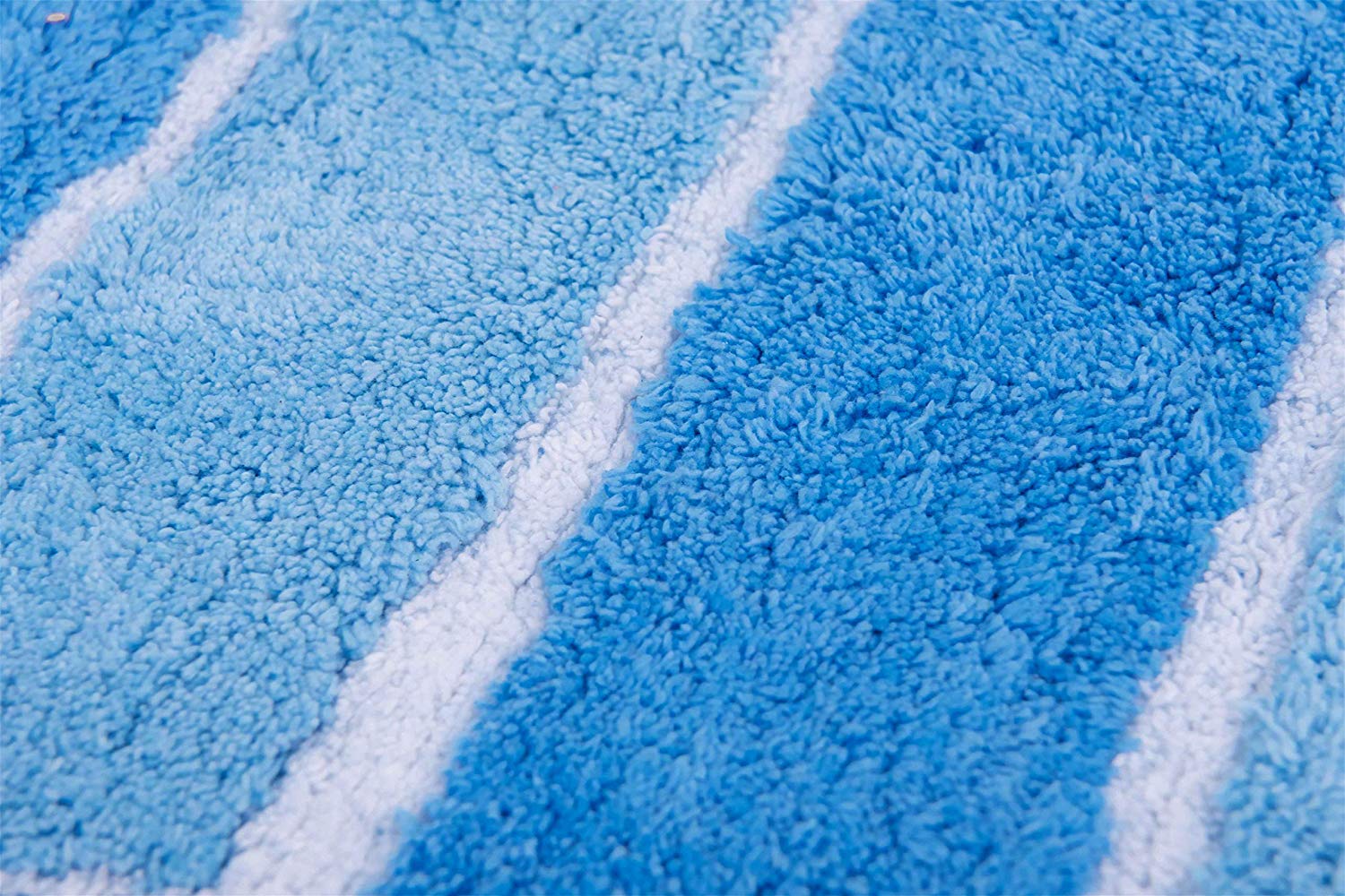 Tappetino Bagno Colorato in Morbido Pelo Lungo ed Righe in Rilievo